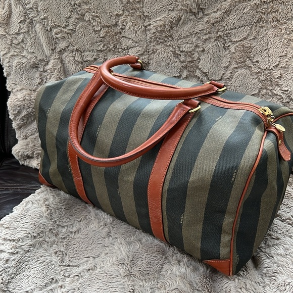 FENDI PEQUON DUFFLE BAG 40cm in excellent condition - Picture 4 of 17